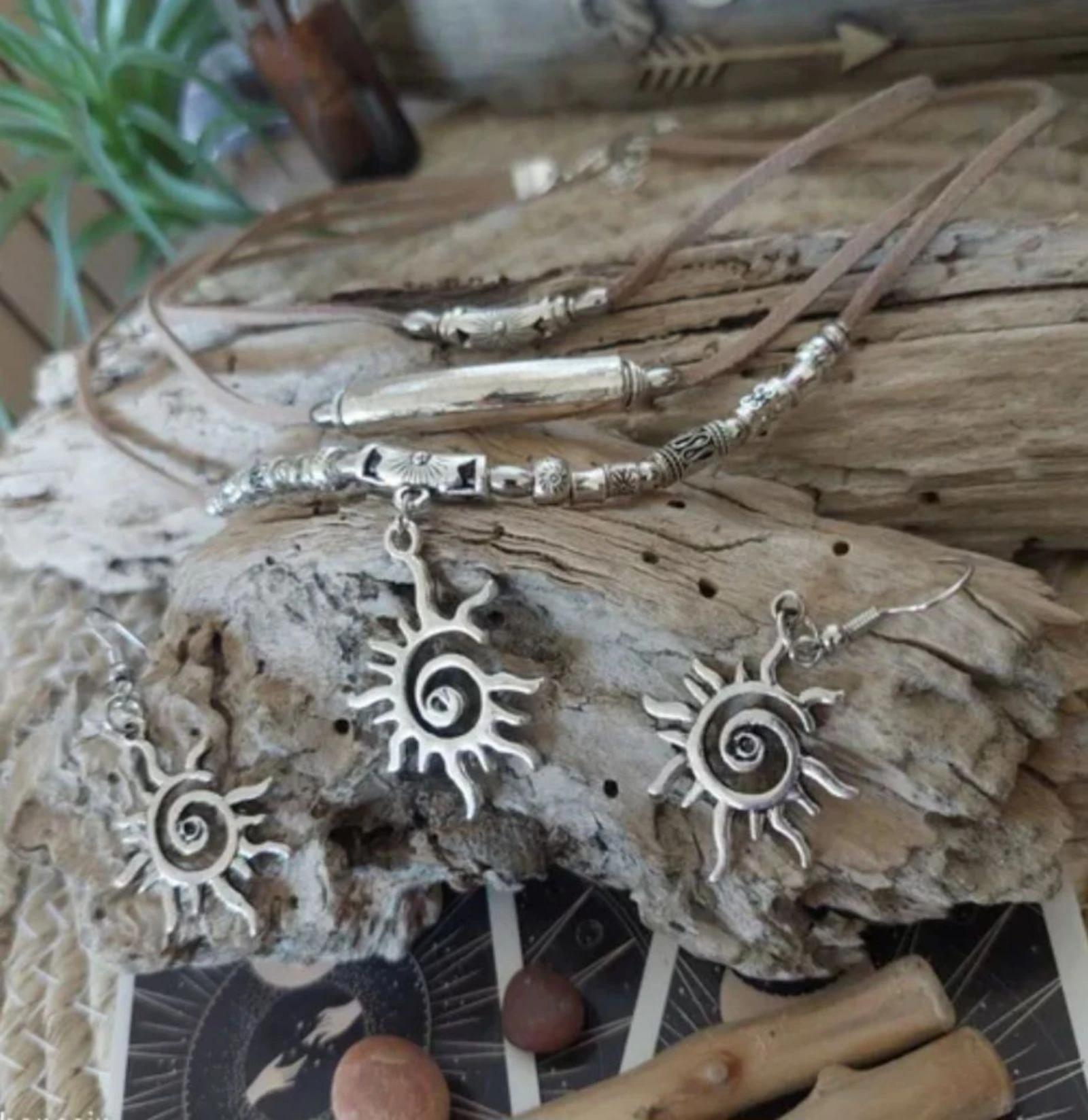 Parure boho-ethnique triple rangs déjanté, beige